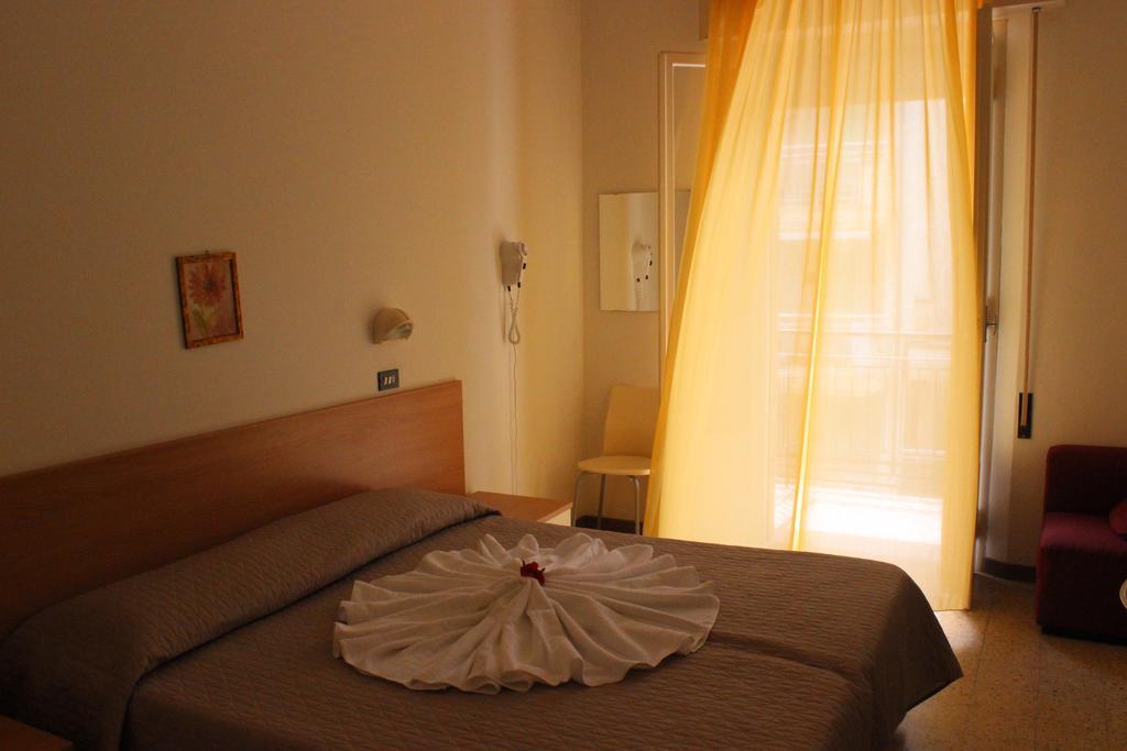 Hotel La Pergola Беллария-Иджеа-Марина Экстерьер фото