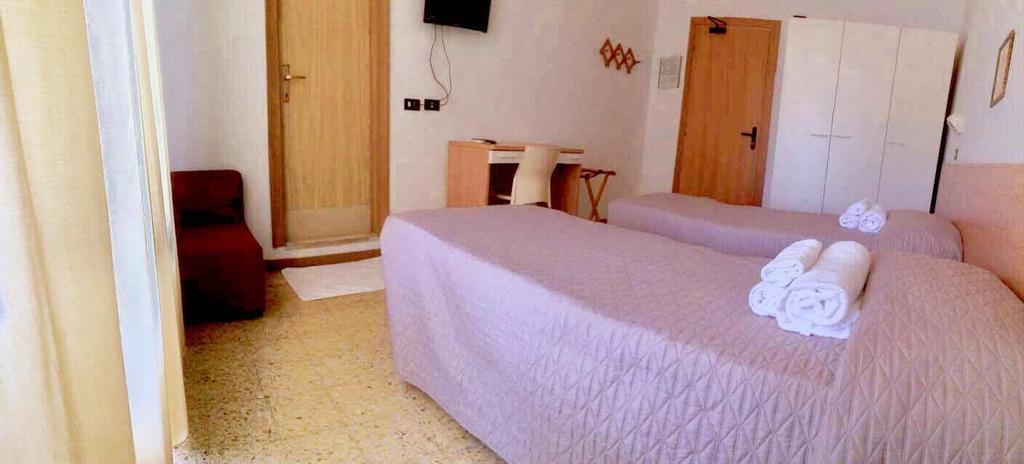Hotel La Pergola Беллария-Иджеа-Марина Экстерьер фото
